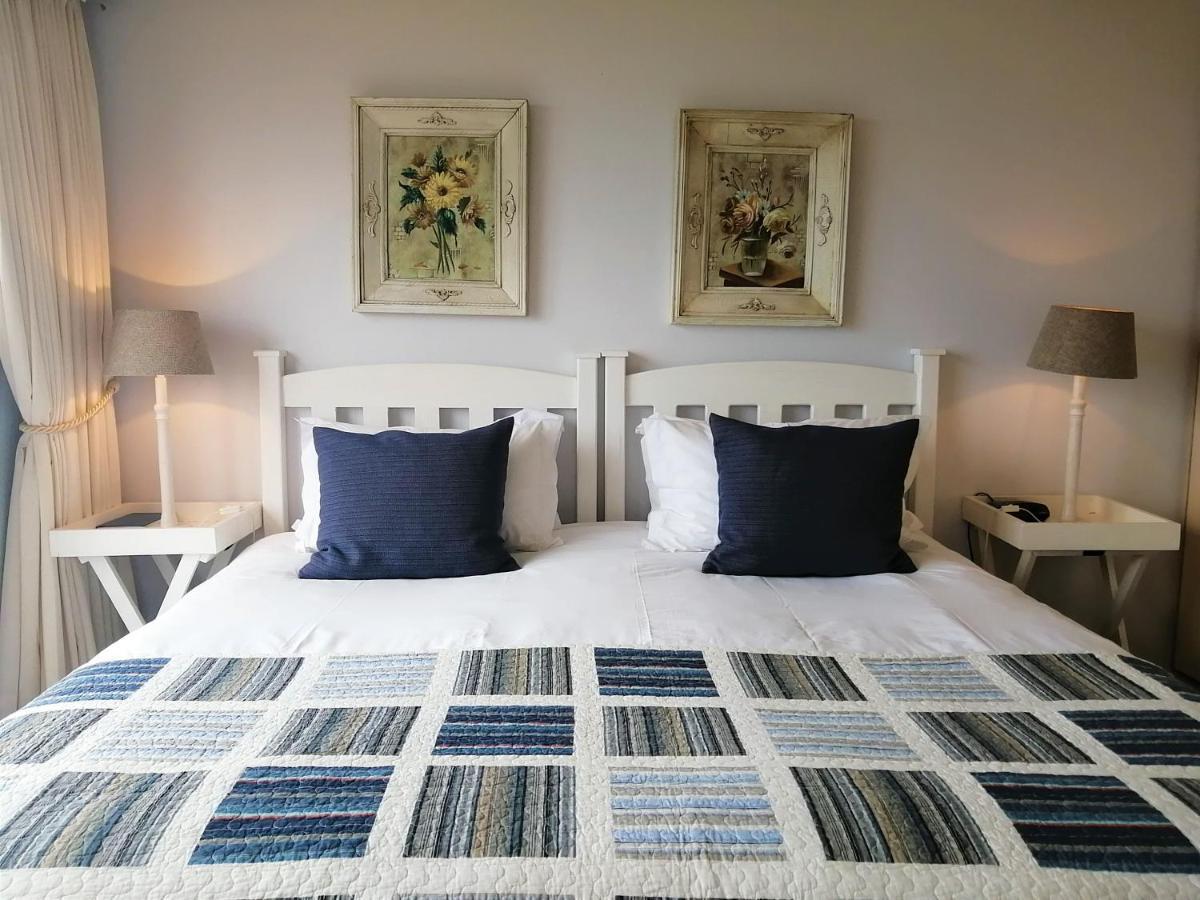 Amzee Bokmakierie Guest House Dana Bay Room photo